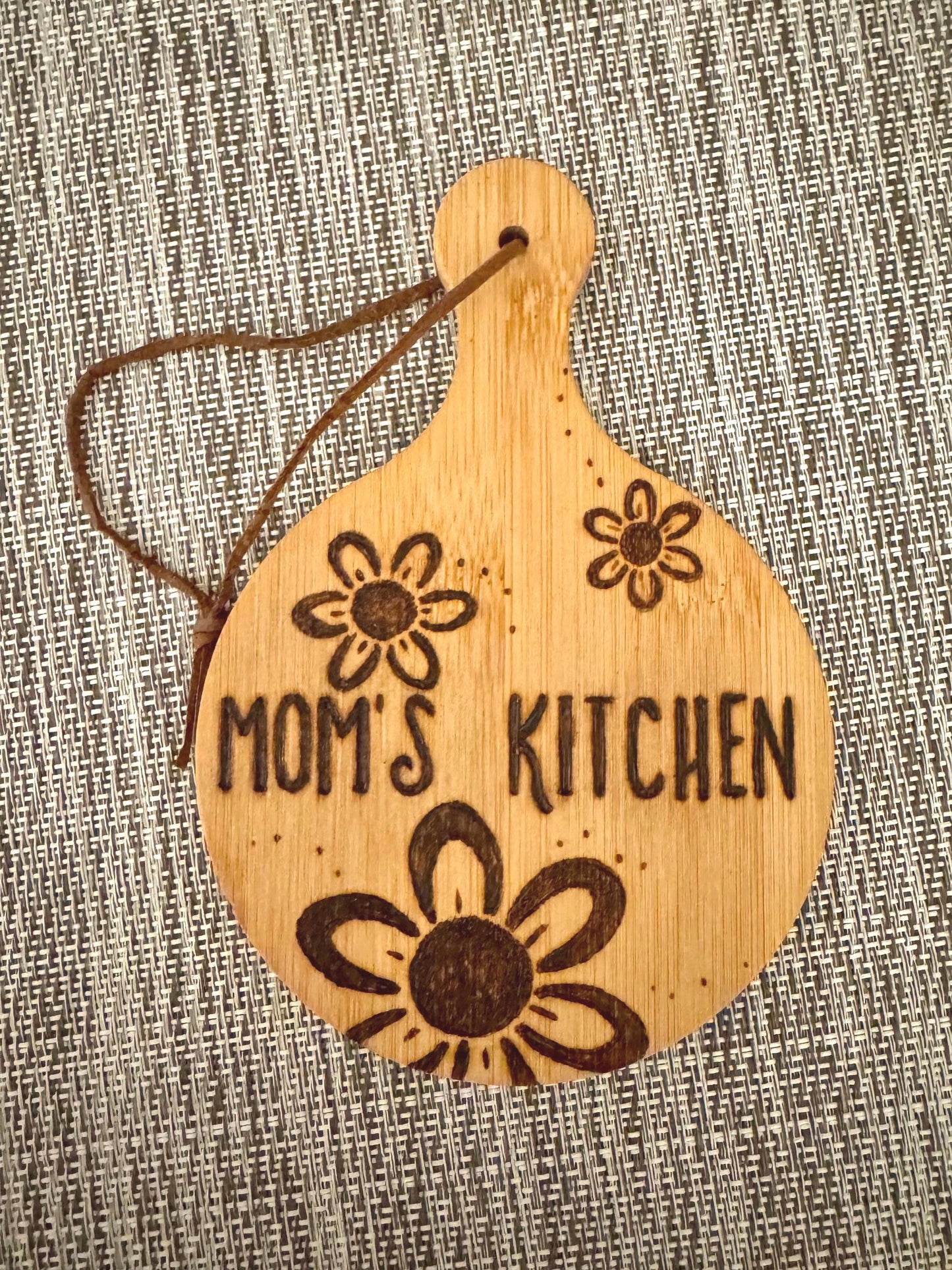 Hand-Engraved Bamboo Cutting Board: Mom's Kitchen Decor