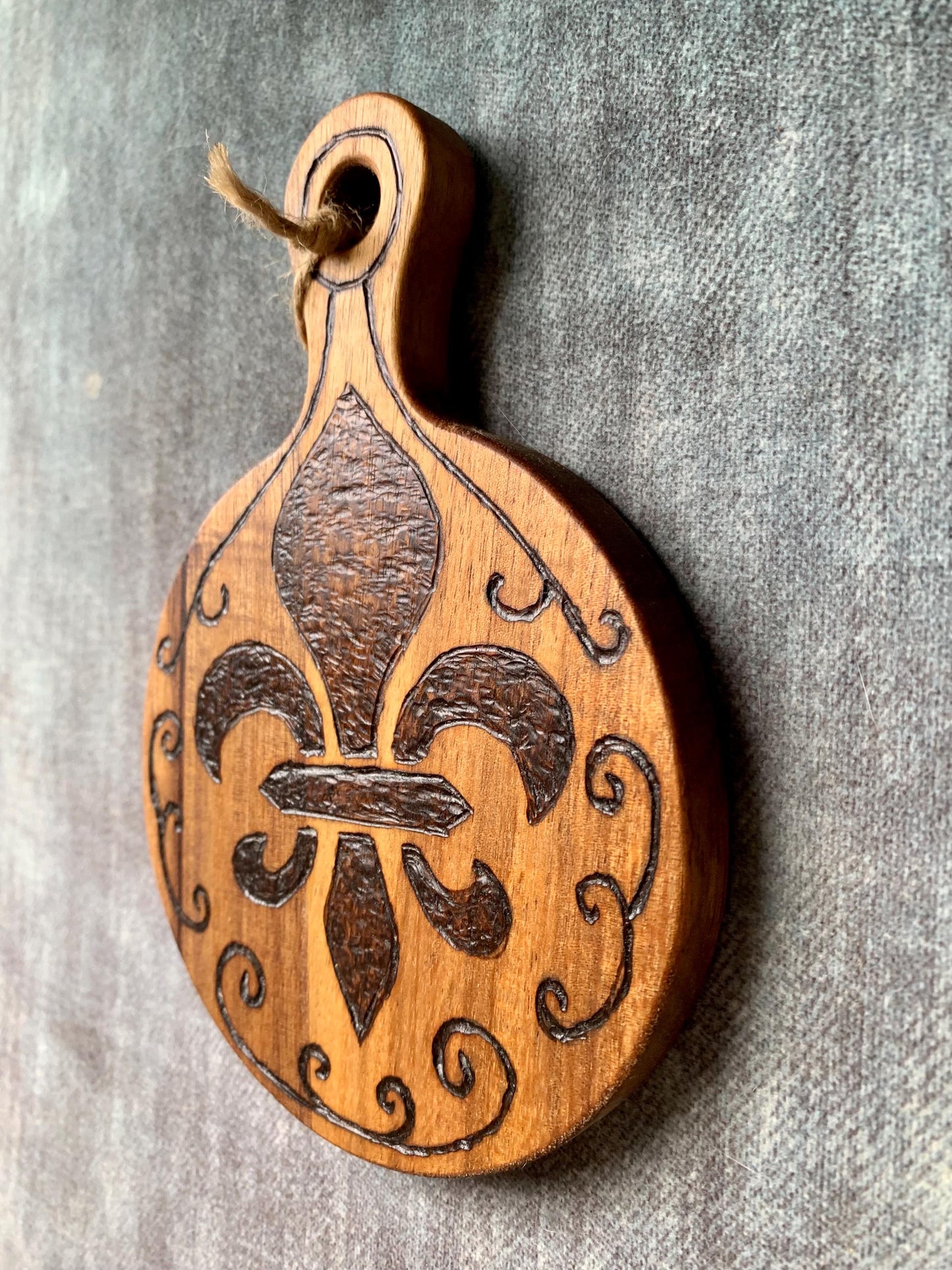 Louisiana-Inspired Mini Cutting Board: Hand-Engraved Acacia Wood Serving Tray, Handcrafted Kitchen Decor And Gifts!